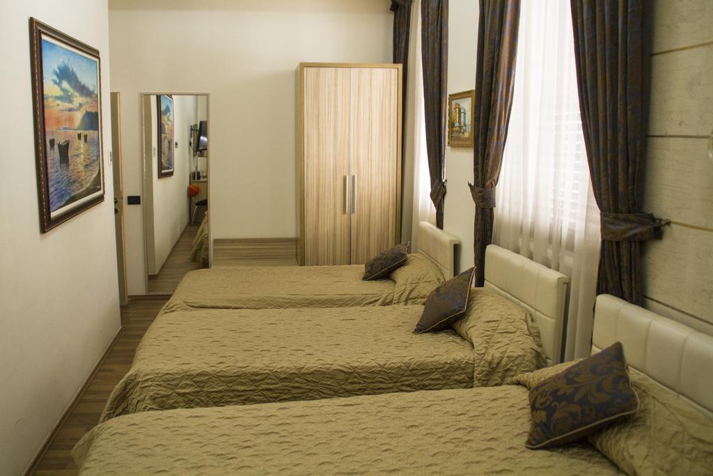 Hotel Comfort Tiranë Luaran gambar