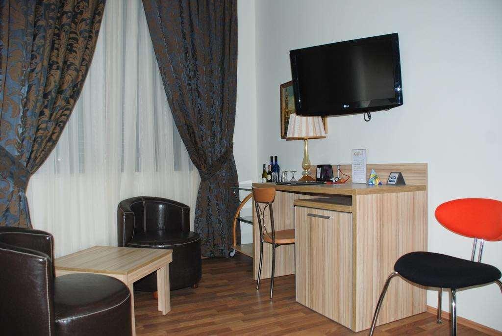 Hotel Comfort Tiranë Bilik gambar
